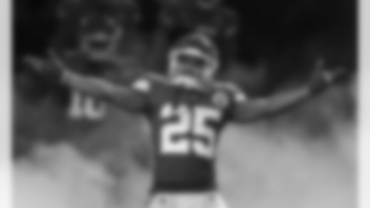 Kansas City Chiefs Running Back Clyde Edwards-Helaire (25) takes the field during run outs prior to an NFL AFC Championship Playoff game against the Buffalo Bills, Sunday, January 24, 2021 in Kansas City.