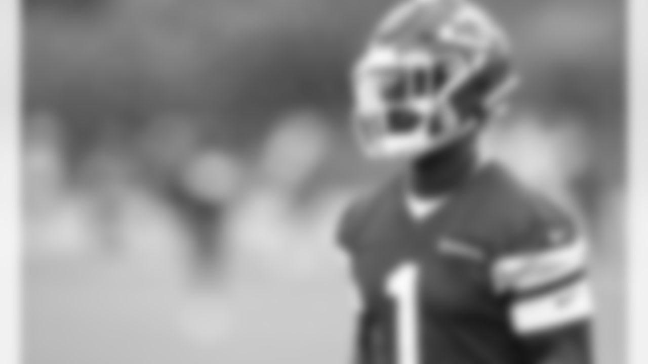 Kansas City Chiefs Running Back Jerick McKinnon (1) during phase 3 workouts at the The University of Kansas Health System Training Complex.