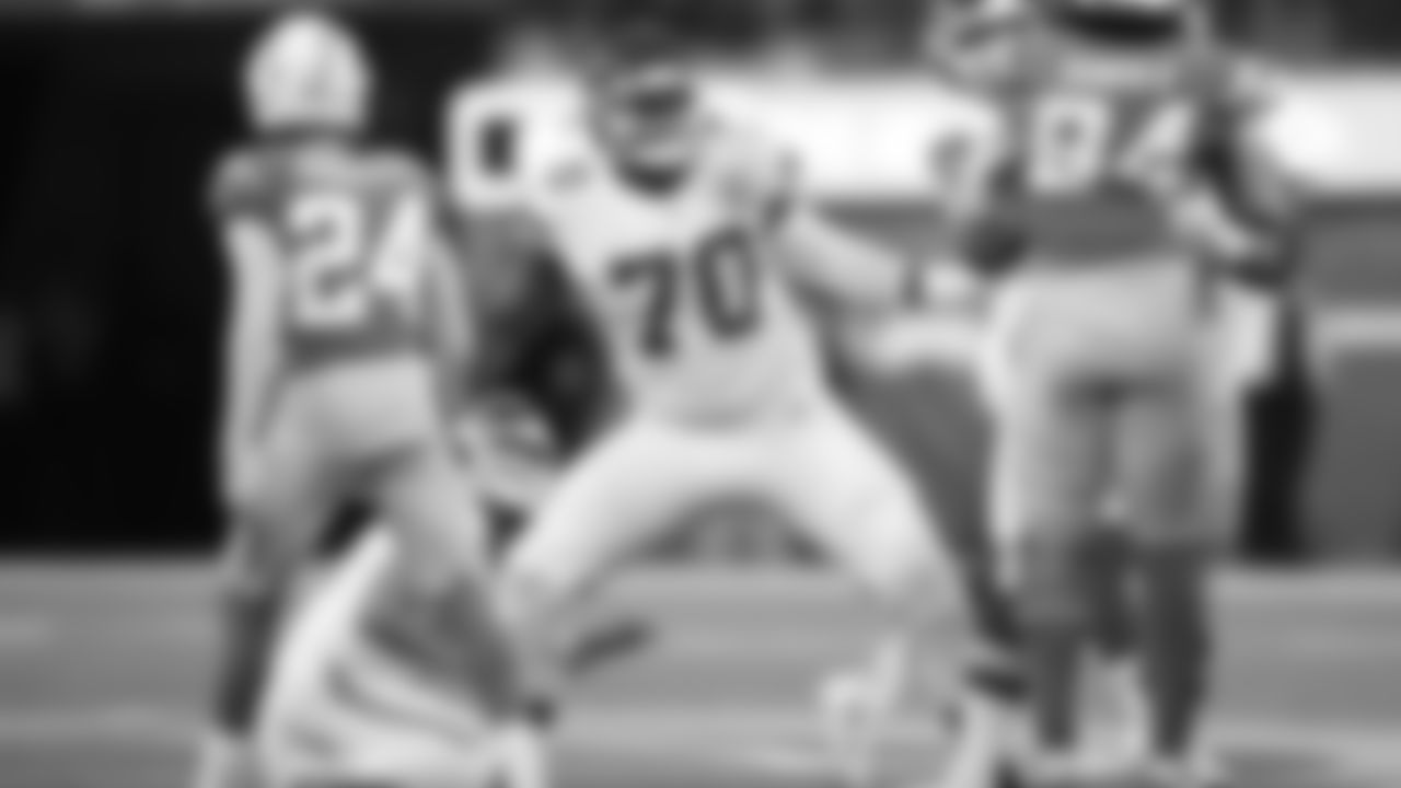 Kansas City Chiefs face off against the Los Angeles Chargers at SoFi Stadium on November 20, 2022 in Los Angeles, California