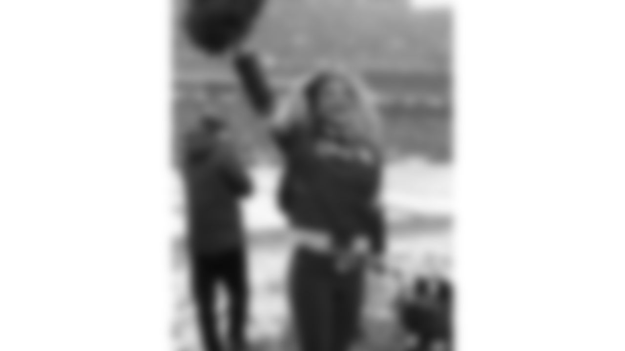 013-19KCvDEN_Cheer