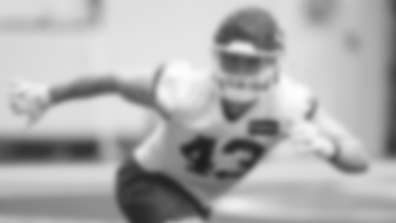 Kansas City Chiefs inside linebacker Jack Cochrane (43) during practice on Wednesday May 25, 2002