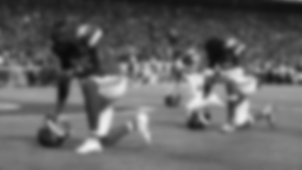 Kansas City Chiefs face off against the Tennessee Titans at GEHA Field at Arrowhead Stadium on November 6, 2022.