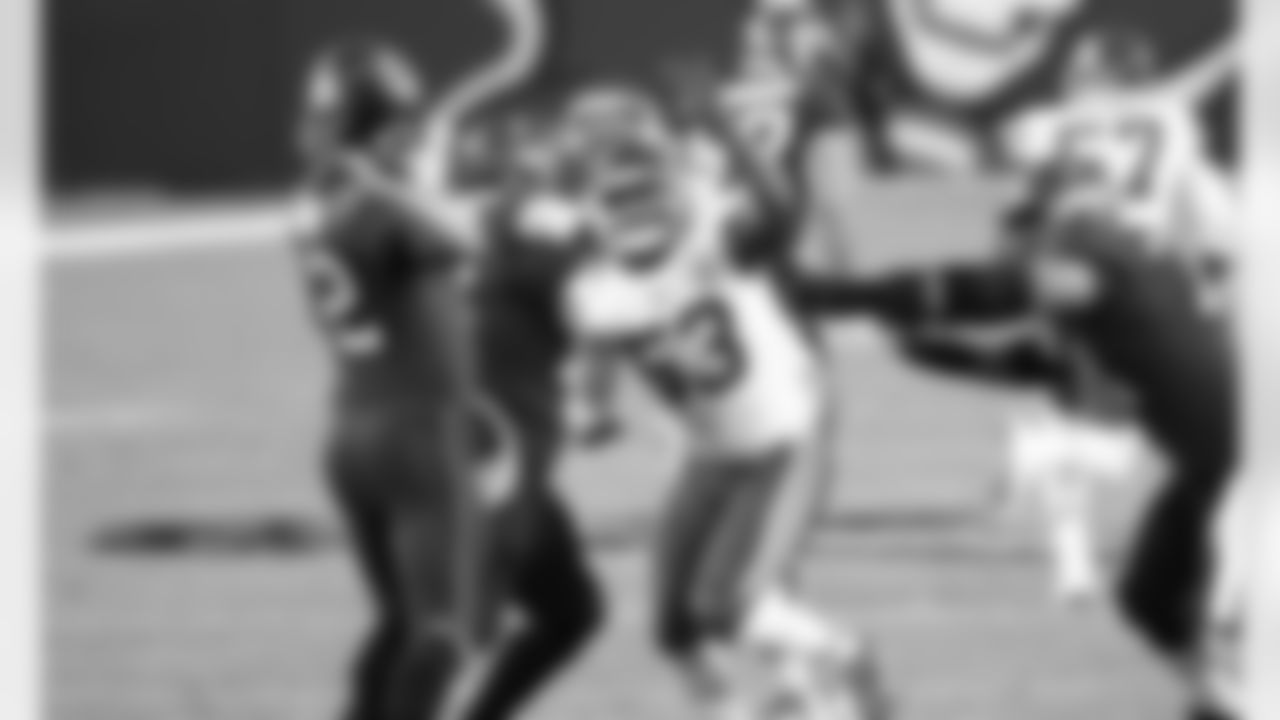 Kansas City Chiefs middle linebacker Anthony Hitchens (53) during an NFL football game against the Tampa Bay Buccaneers at Raymond James Stadium on November 29, 2020.