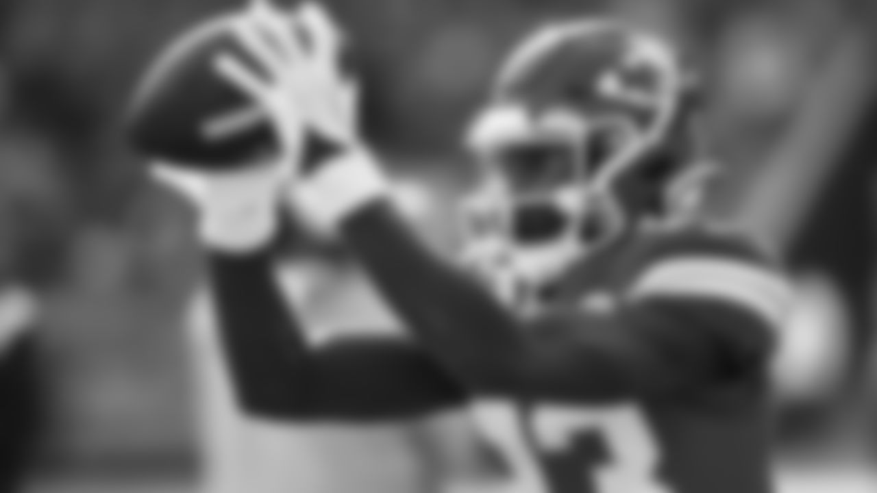 Kansas City Chiefs face off against the Denver Broncos at GEHA Field at Arrowhead Stadium on January 01, 2023.