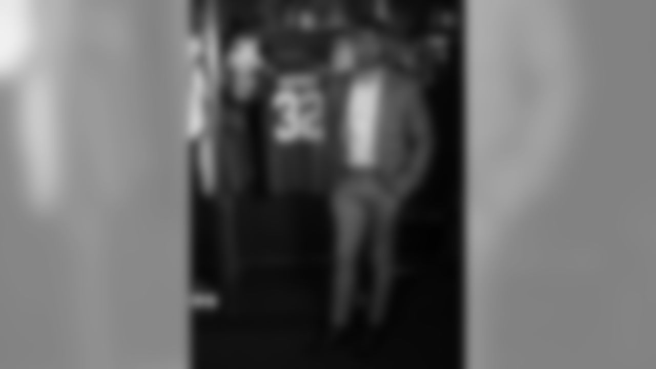 019_TM_Signing