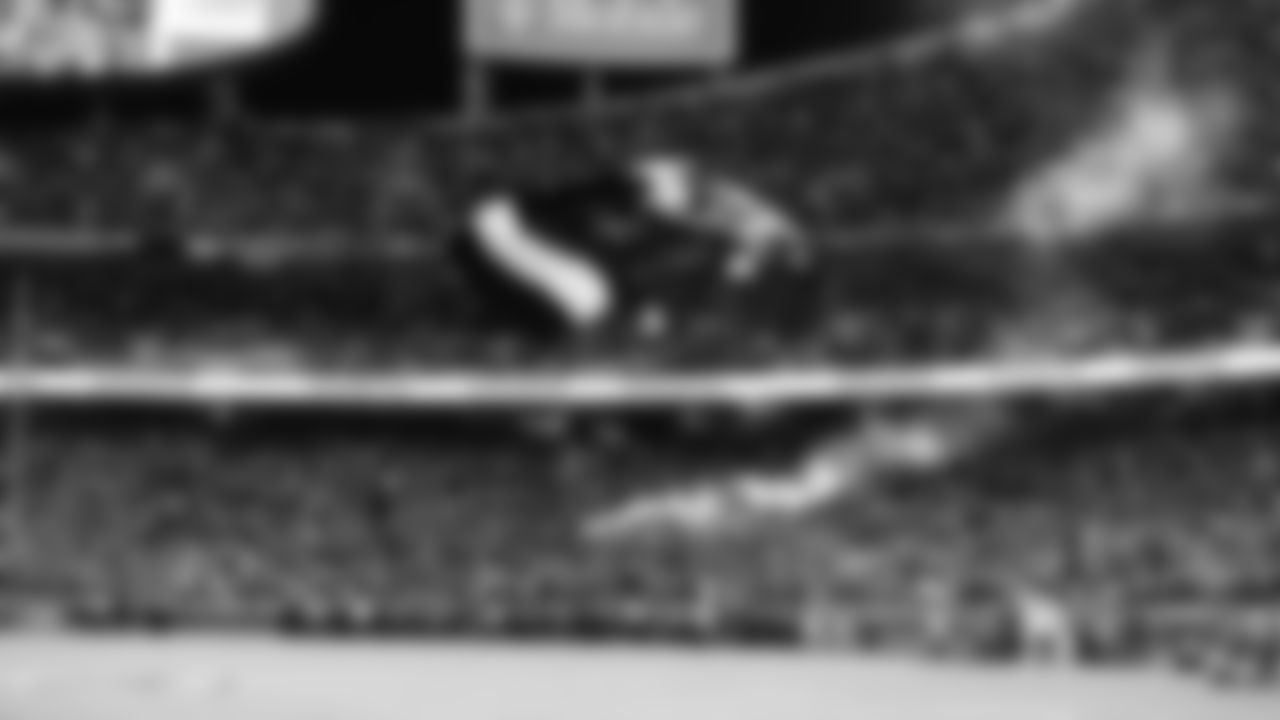 Kansas City Chiefs face off against the Tennessee Titans at GEHA Field at Arrowhead Stadium on November 6, 2022.