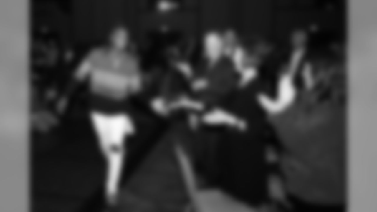 011_TM_Waiter19