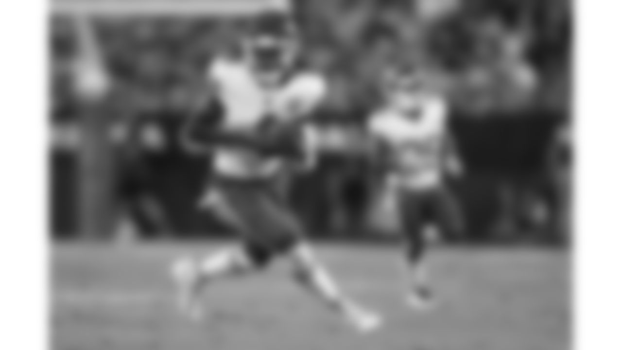 Kansas City Chiefs wide receiver Rashee Rice (4) runs the ball during the game at the Chiefs preseason Week 2 matchup against the Arizona Cardinals on Saturday, August 19, 2023.