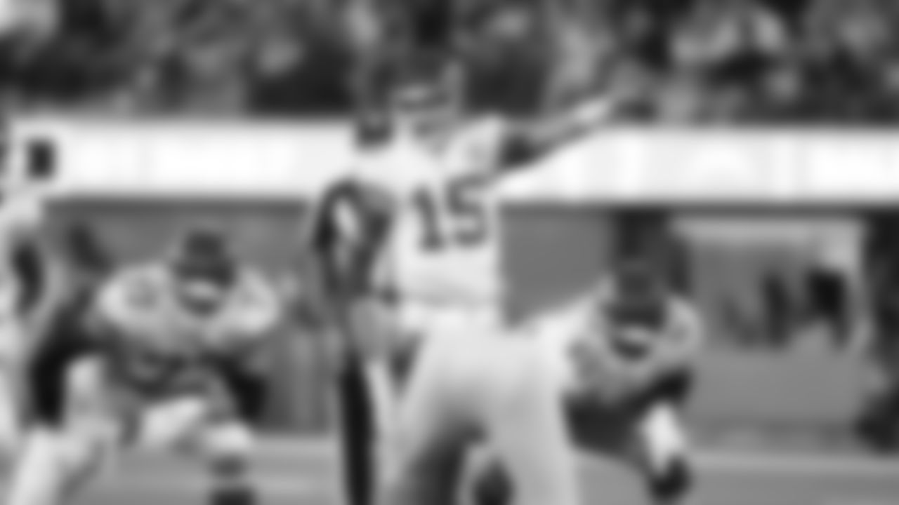Kansas City Chiefs face off against the Los Angeles Chargers at SoFi Stadium on November 20, 2022 in Los Angeles, California