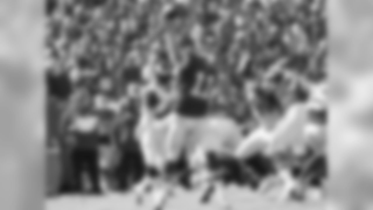 Kansas City Chiefs quarterback Alex Smith (11)