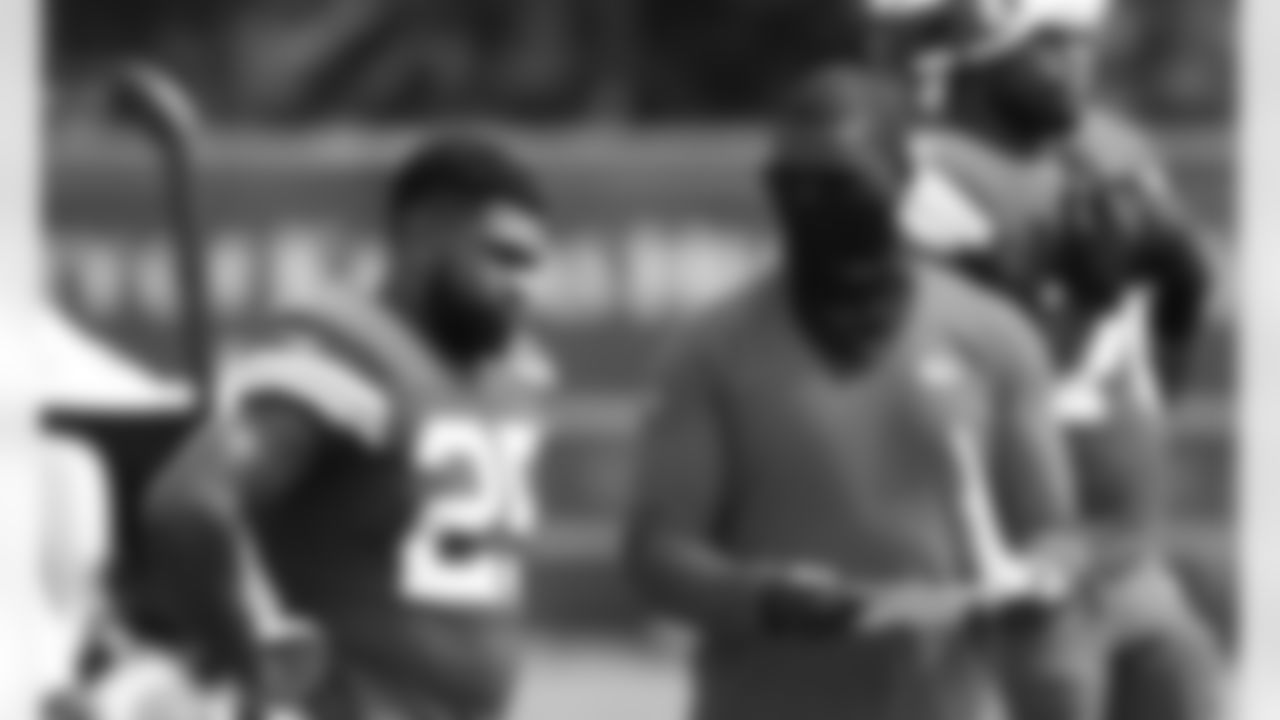 Kansas City Chiefs running back Clyde Edwards-Helaire (25) and Kansas City Chiefs Running Backs Coach Deland McCullough during practice at the University of Kansas Health System Training Complex
