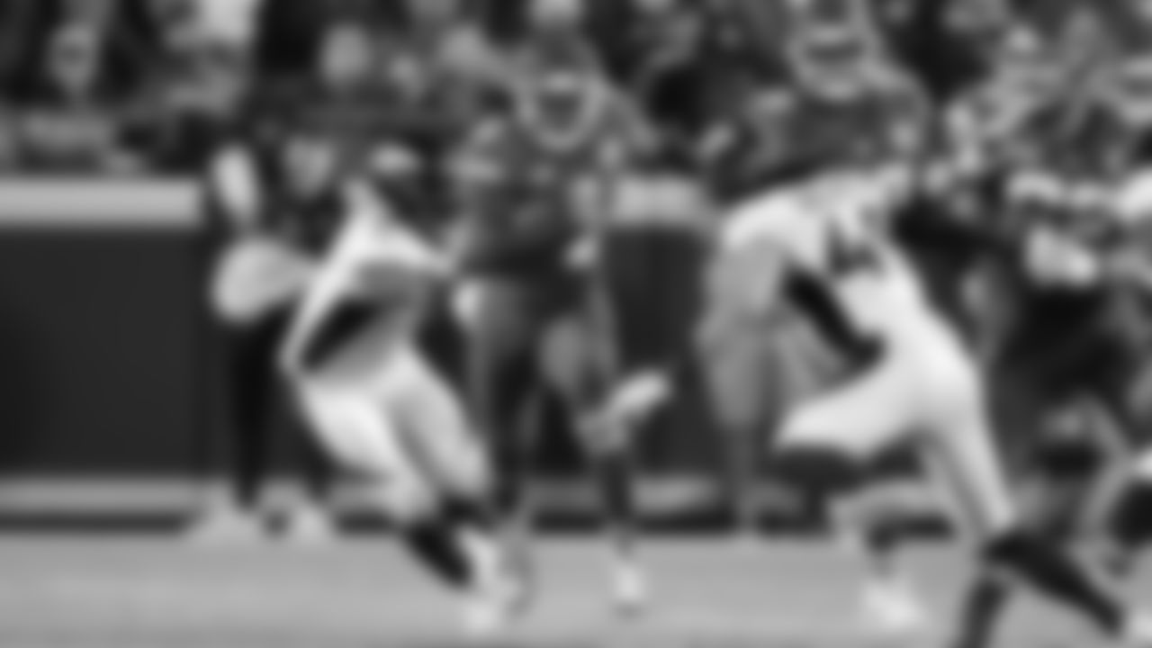 The Kansas City Chiefs face off against the Denver Broncos at GEHA Field at Arrowhead Stadium on October 12, 2023.