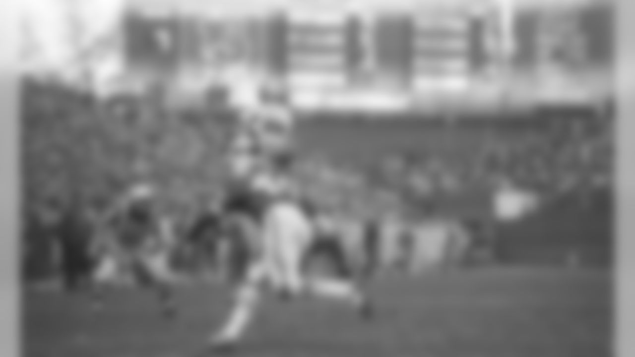 Jim Marsalis (40) tackles #25 of the Los Angeles Raiders during a 1970 game at Municipal Stadium.