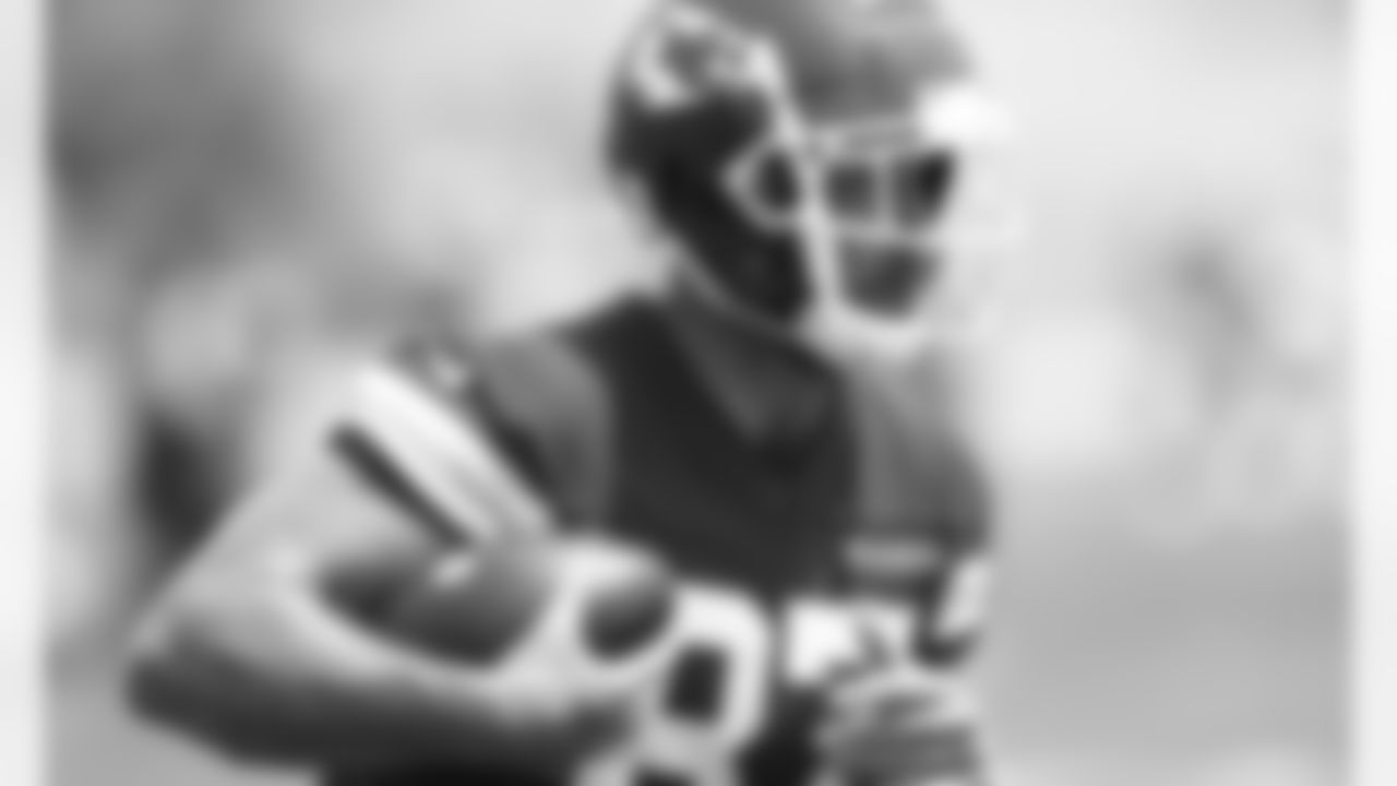 Kansas City Chiefs tight end Travis Kelce (87) during phase 3 workouts at the The University of Kansas Health System Training Complex.