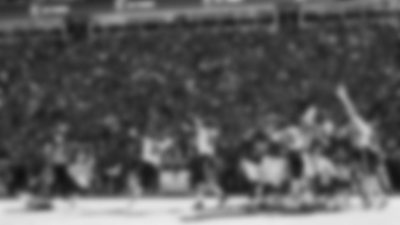 The Kansas City Chiefs face off against the Chicago Bears at GEHA Field at Arrowhead Stadium on September 24, 2023.