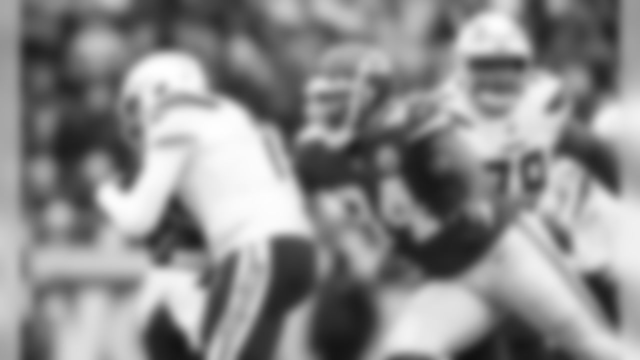 Kansas City Chiefs Defensive End Terrell Suggs (94) during the game between the Kansas City Chiefs and the Los Angeles Chargers at Arrowhead Stadium.