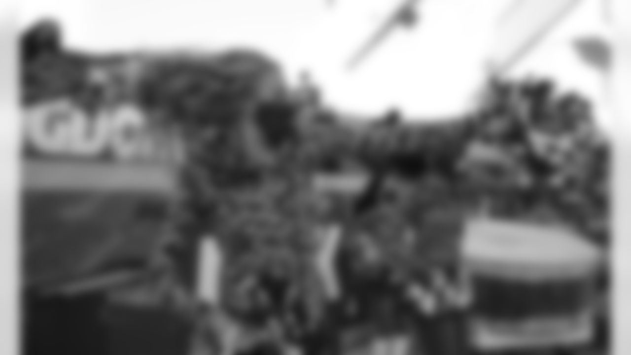 032-2020_PanthersCheer