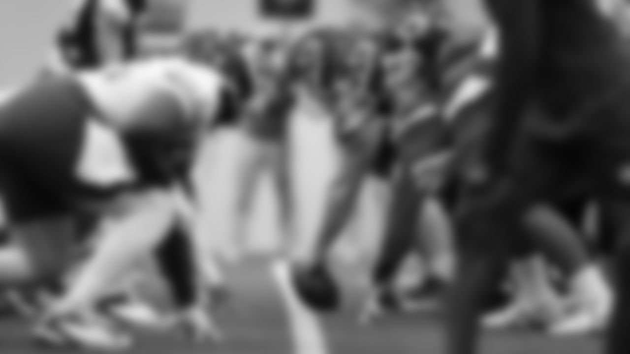 Kansas City Chiefs center Creed Humphrey (52) prior to the snap during practice on Wednesday, January 4, 2022.