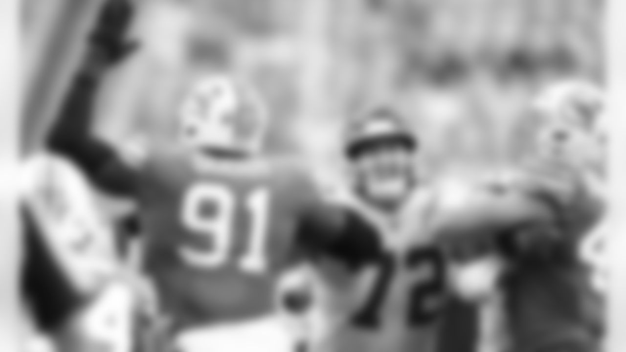 Kansas City Chiefs Offensive Tackle Eric Fisher (72) blocking during to an NFL Football game against the Miami Dolphins, Sunday December 13, 2020 in Miami Gardens.