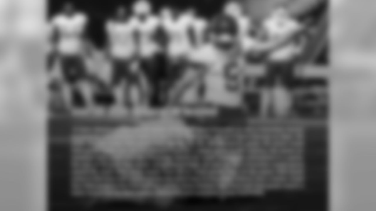 SANTOS SETS FRANCHISE RECORD: K Cairo Santos converted all seven of his field goal attempts to set a franchise record, surpassing the previous mark of six made field goals set by K Ryan Succop on Sept. 23, 2012. Santos made field goals from 22, 40, 51, 34, 40, 29 and 51 yards. His seven made field goals today are tied for second most in a single game in NFL history. His seven attempted field goals ties the franchise record for most field goals attempted in a game. His pair of 51-yard field goals are a season-high, as well as tie a franchise single-game record for most field goals made from 50 or more yards.
Four of the seven field goals came in the first half, which marks the third time in franchise history that a kicker made four field goals in the first half of a game. Cairo Santos' four first-half field goals match a team record set by Nick Lowery (9/20/93) and Lawrence Tynes (11/27/05).