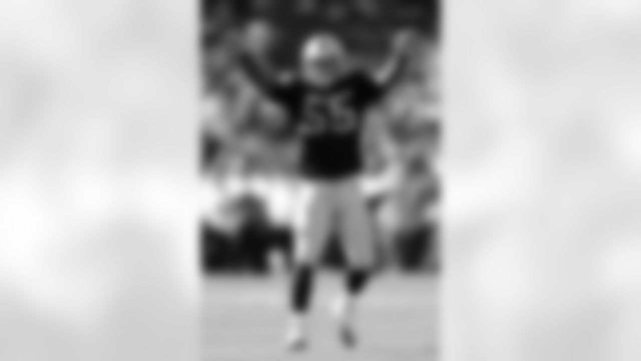 LB #55, Sio Moore