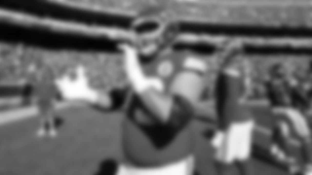 The Kansas City Chiefs face off against the Los Angeles Chargers at GEHA Field at Arrowhead Stadium on October 22, 2023.