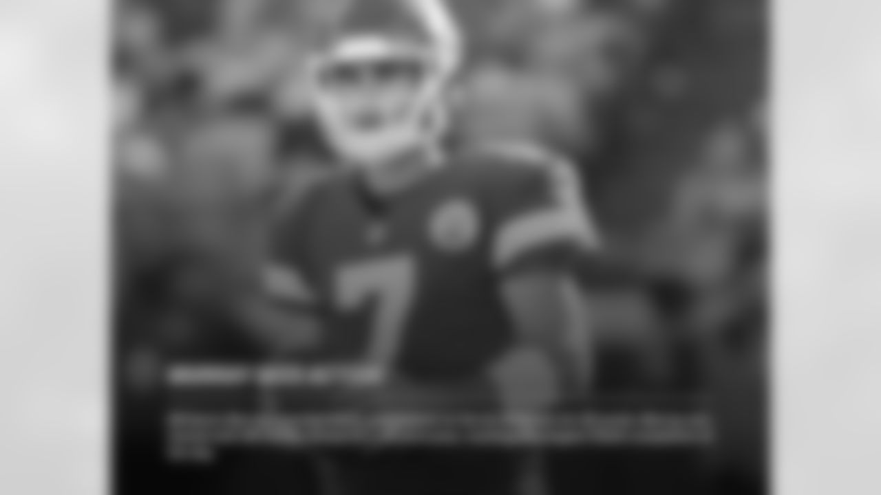 MURRAY SEES ACTION: QB Aaron Murray recorded three completions on his six attempts for 52 yards. Murray connected with WR Da'Ron Brown on a 25-yard pass, marking the longest Chiefs completion of the day.