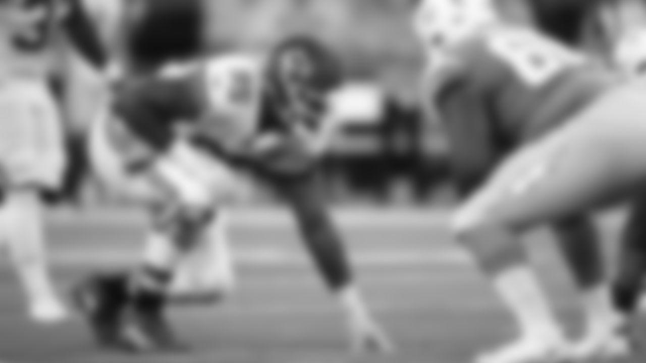 Kansas City Chiefs face off against the Los Angeles Chargers at SoFi Stadium on November 20, 2022 in Los Angeles, California