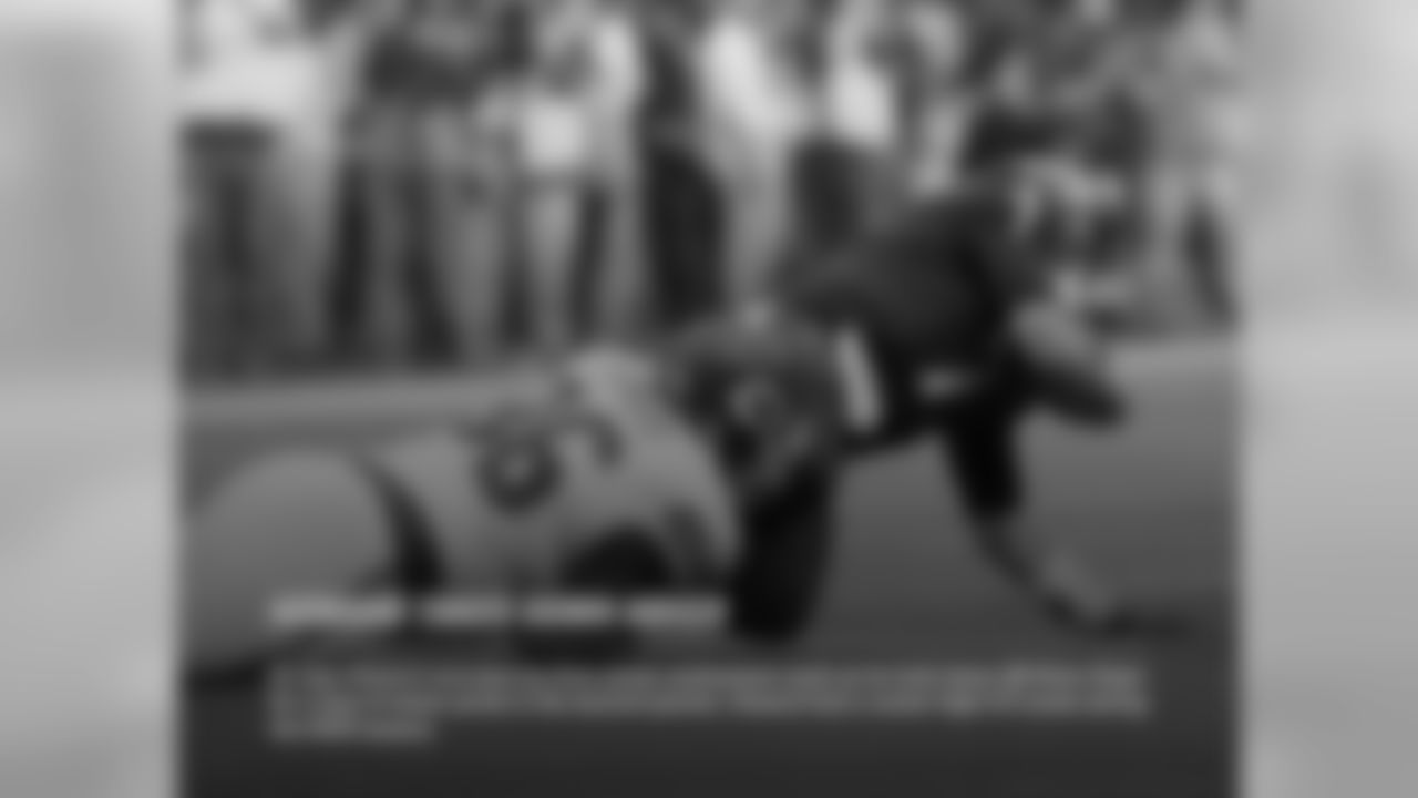 HOWARD TAKES DOWN HOYER: DL Jaye Howard recorded his first career postseason sack as he took down QB Brian Hoyer for a loss of seven yards in the second quarter. Howard had a career-high 5.5 sacks during the 2015 season.