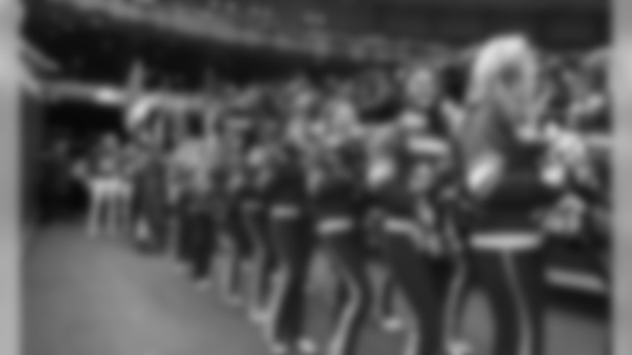 Cheerleaders prior to the game between the Kansas City Chiefs and the Los Angeles Chargers at Arrowhead Stadium.