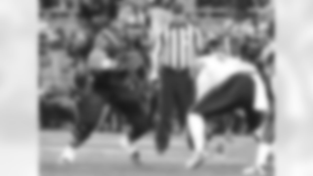 Western Kentucky offensive lineman Forrest Lamp (76)