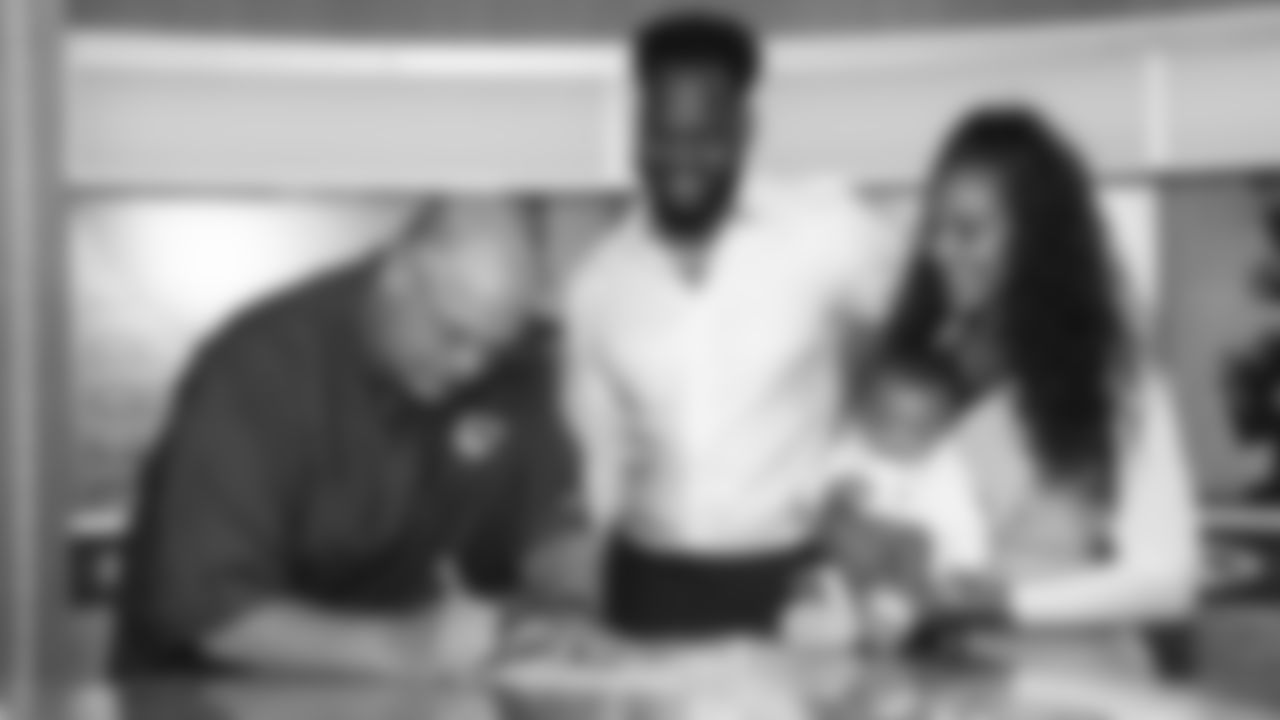 006_2019_DJ_Signing_1D