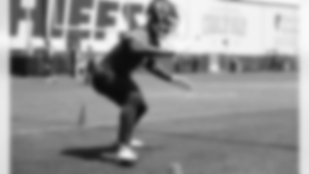 Kansas City Chiefs Running Back Jerick McKinnon (1) during phase 3 workouts at the The University of Kansas Health System Training Complex.