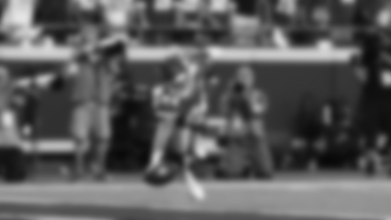 Kansas City Chiefs face off against the Los Angeles Chargers on GEHA Field at Arrowhead Stadium on September 15th, 2022.