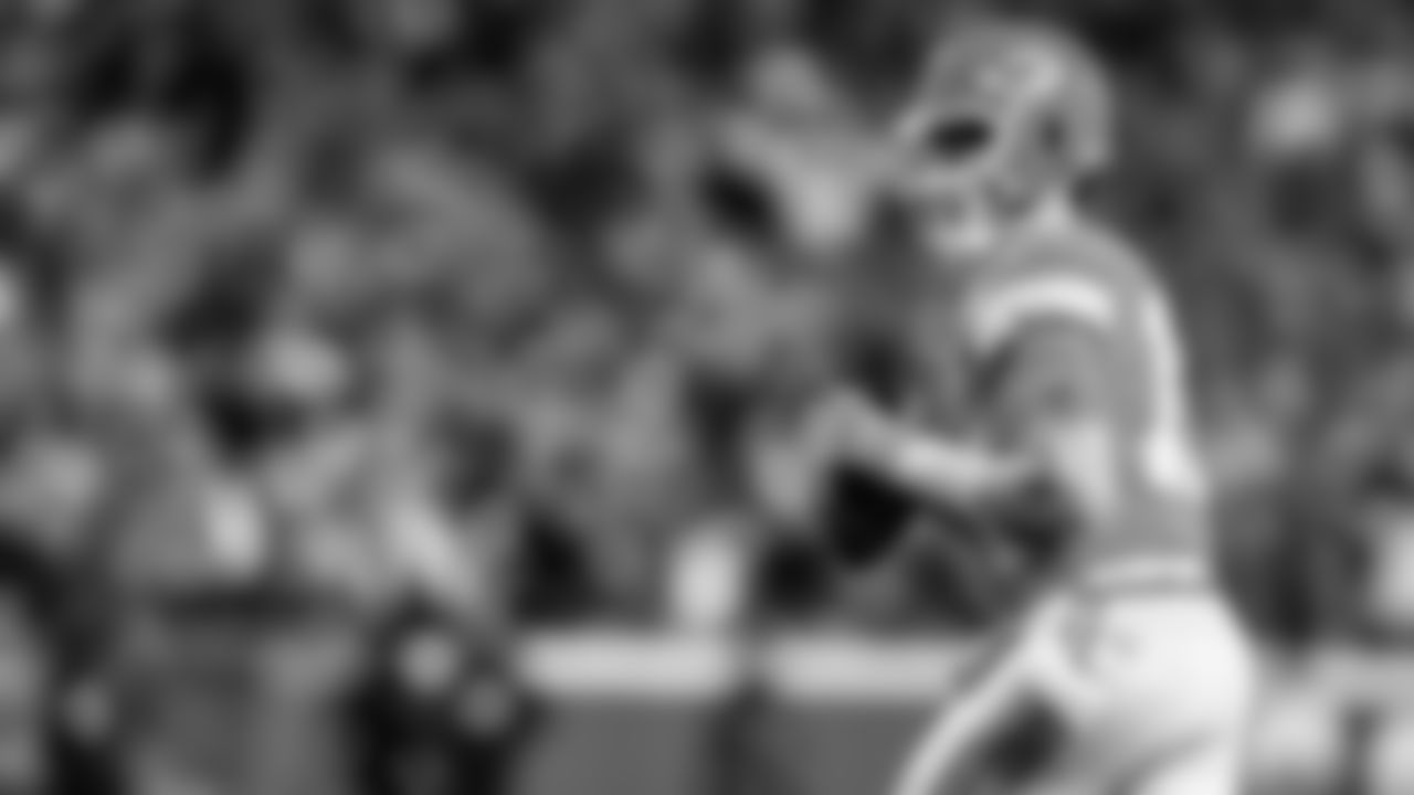 Kansas City Chiefs quarterback Patrick Mahomes (15) rolls out to pass during an NFL Football game against the Los Angeles Rams, Sunday Nov 27, 2022 in Kansas City MO.