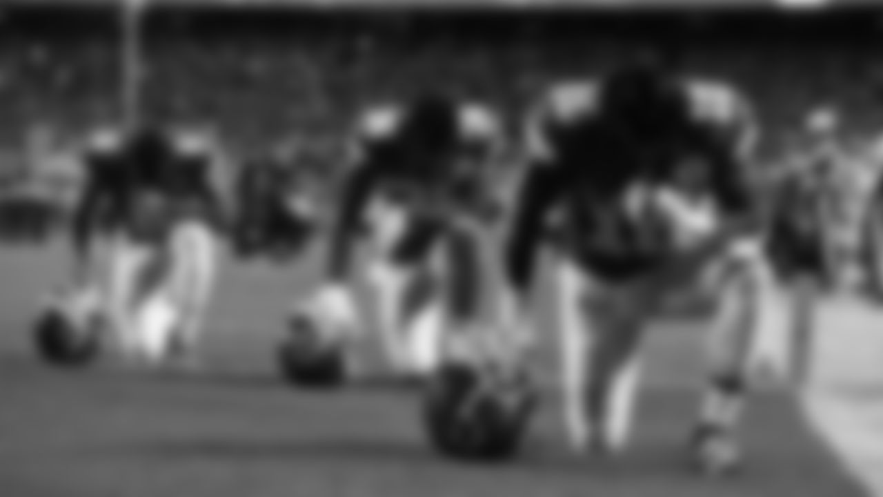 Kansas City Chiefs face off against the Tennessee Titans at GEHA Field at Arrowhead Stadium on November 6, 2022.