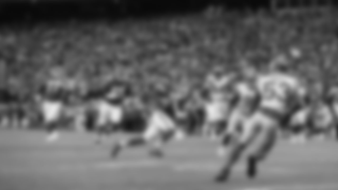 Kansas City Chiefs face off against the Los Angeles Rams at GEHA Field at Arrowhead Stadium on November 27, 2022.
