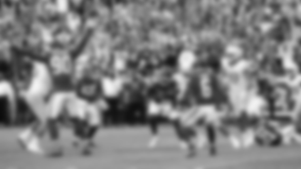 The Kansas City Chiefs face off against the Los Angeles Chargers at GEHA Field at Arrowhead Stadium on October 22, 2023.