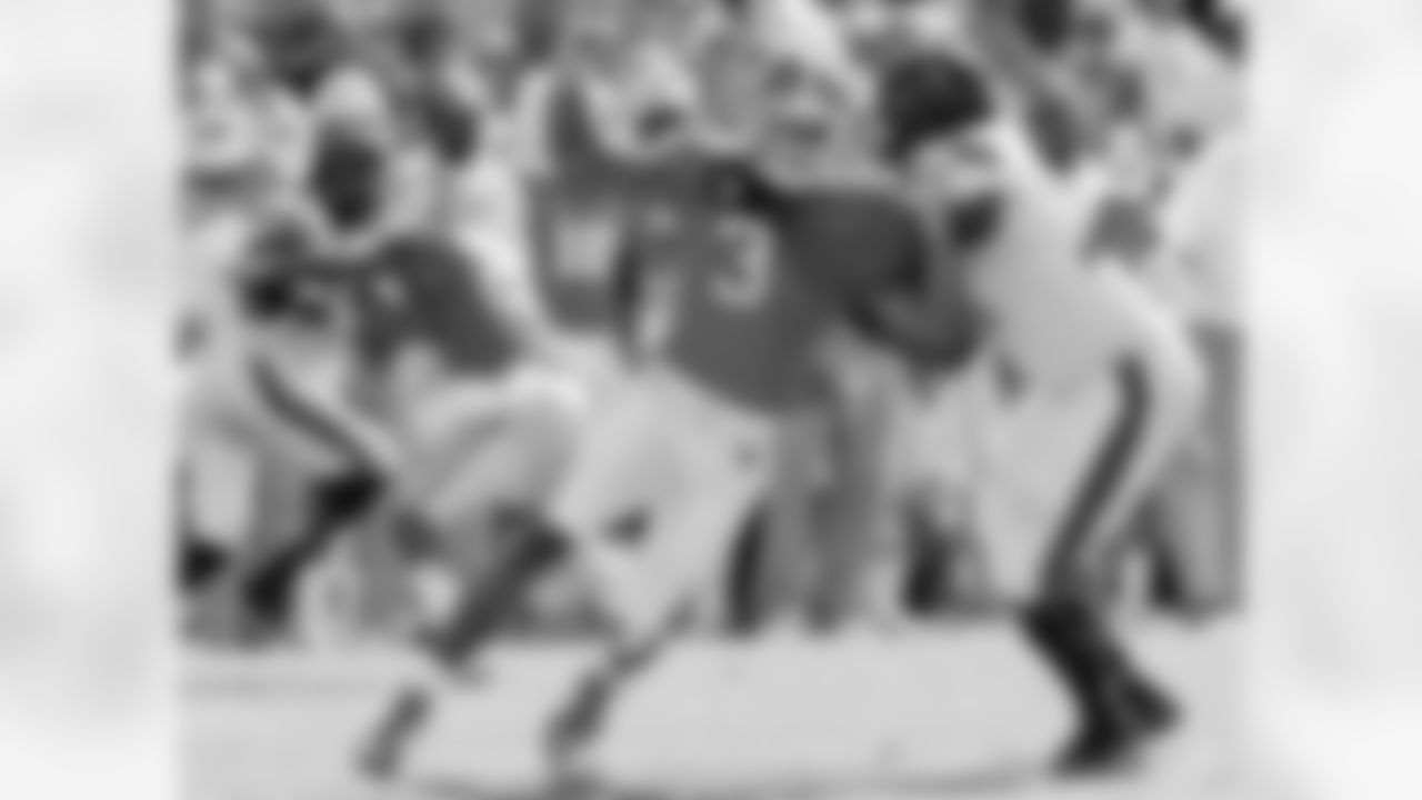 Clemson linebacker Vic Beasley (3)