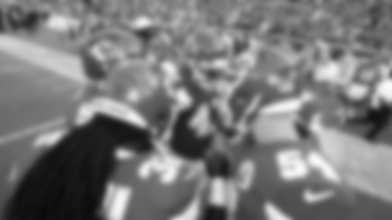 Kansas City Chiefs face off against the Los Angeles Chargers on GEHA Field at Arrowhead Stadium on September 15th, 2022.