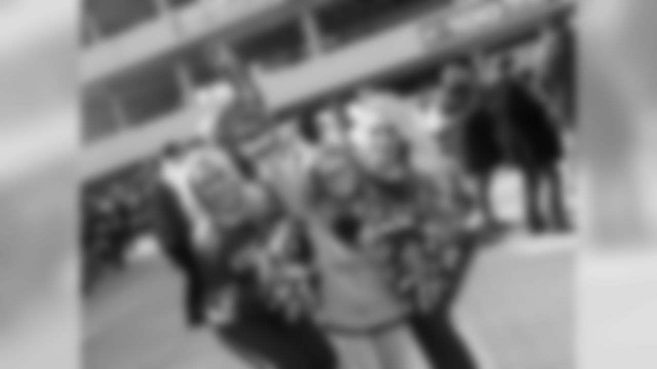 012_2018_ChiefsRaiders_Cheer
