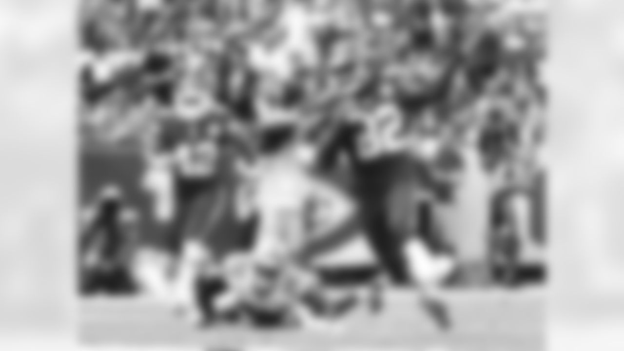 The best photos from the Chiefs' 9-0 season.