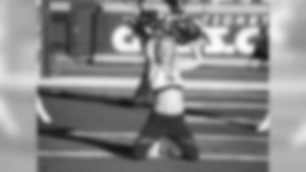 A look at the Kansas City Chiefs Cheerleaders during the Chiefs vs 49ers game