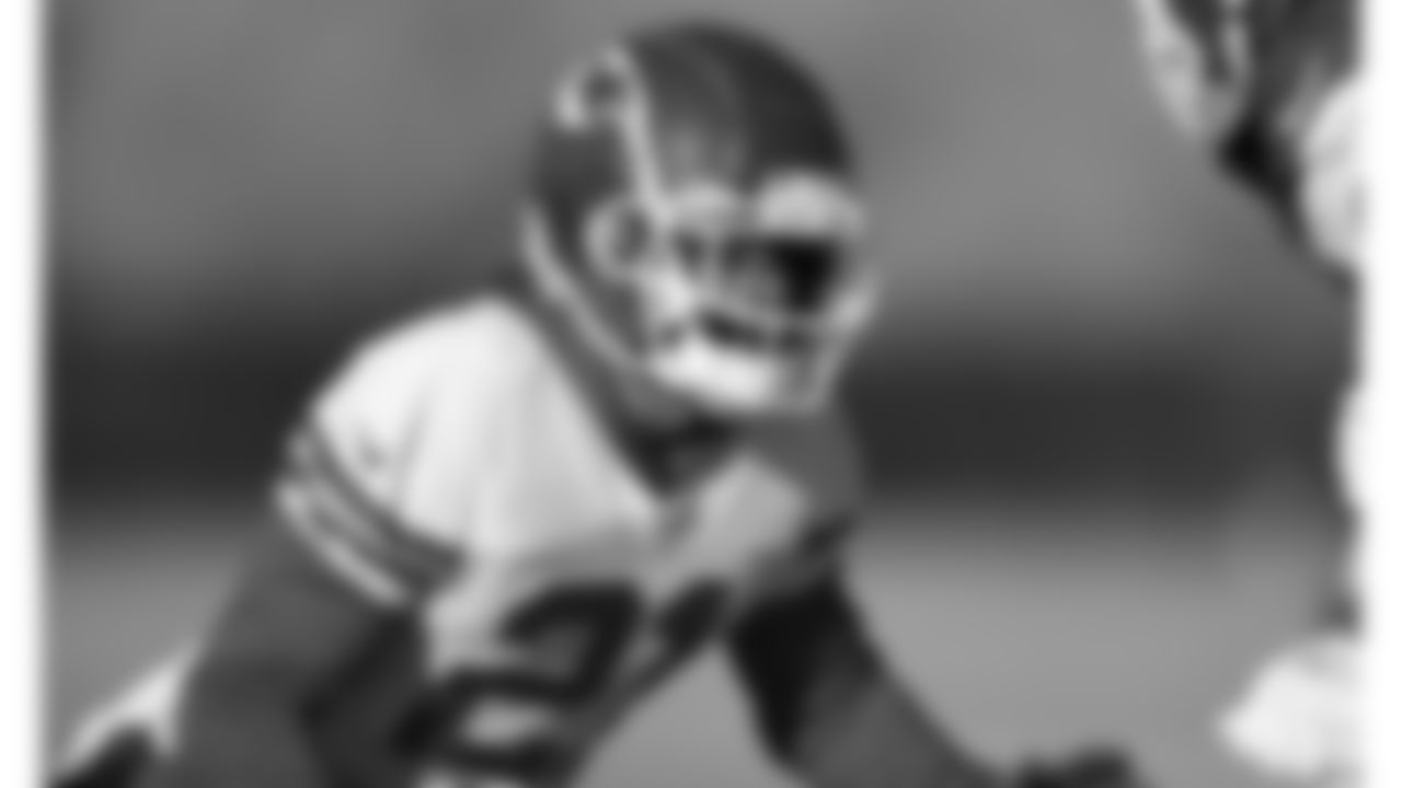 Kansas City Chiefs corner back Trent McDuffie (21) prior to the snap during practice on Thursday, December 1, 2022.