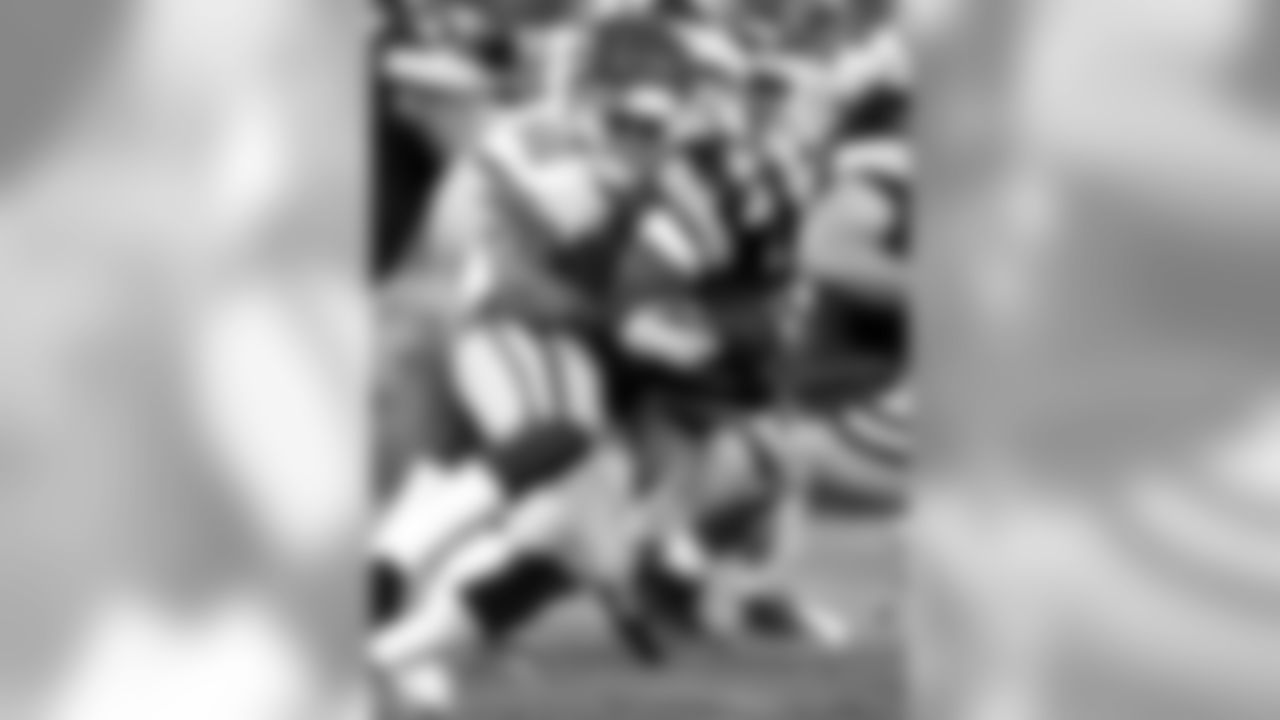 Linebacker Derrick Johnson sets the Chiefs franchise tackle record