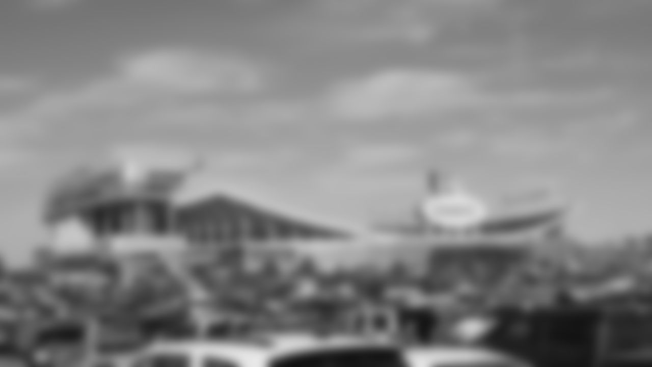 The Kansas City Chiefs face off against the Los Angeles Chargers at GEHA Field at Arrowhead Stadium on October 22, 2023.