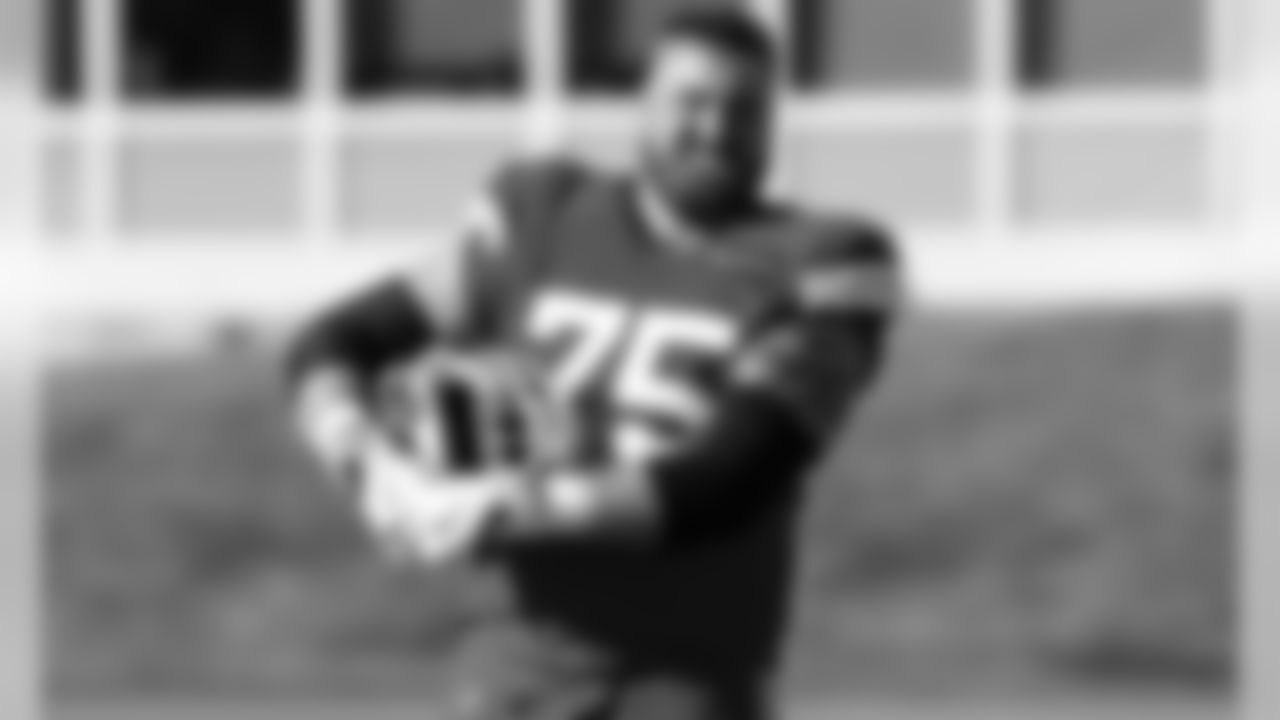 Kansas City Chiefs offensive lineman Mike Remmers (75) during training camp practice at The University of Kansas Health System Training Complex on August 19, 2020.