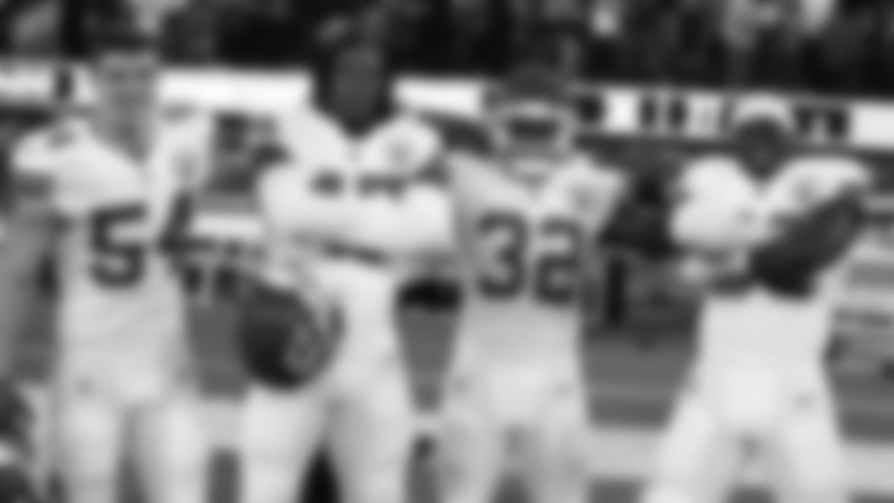 Kansas City Chiefs face off against the Los Angeles Chargers at SoFi Stadium on November 20, 2022 in Los Angeles, California