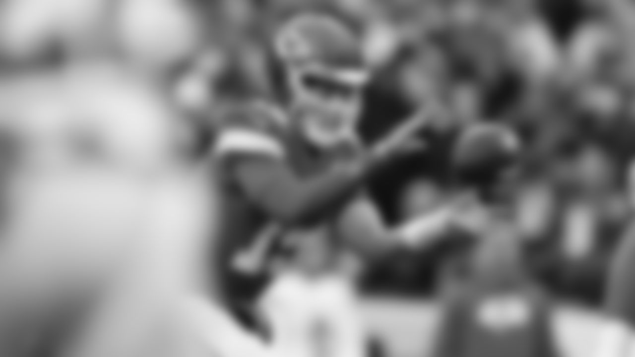 Kansas City Chiefs face off against the Los Angeles Rams at GEHA Field at Arrowhead Stadium on November 27, 2022.
