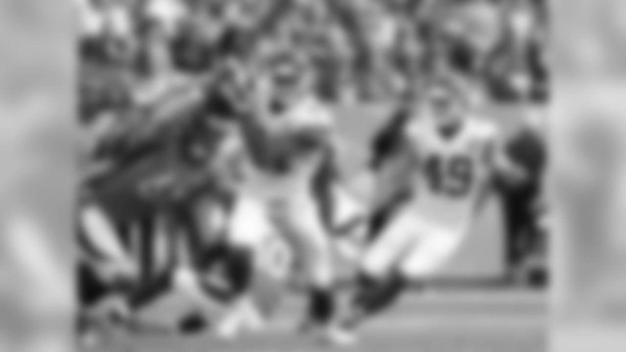 Chiefs pick off Peyton Manning four times, knocking him out of the game. 2/4 Sean Smith